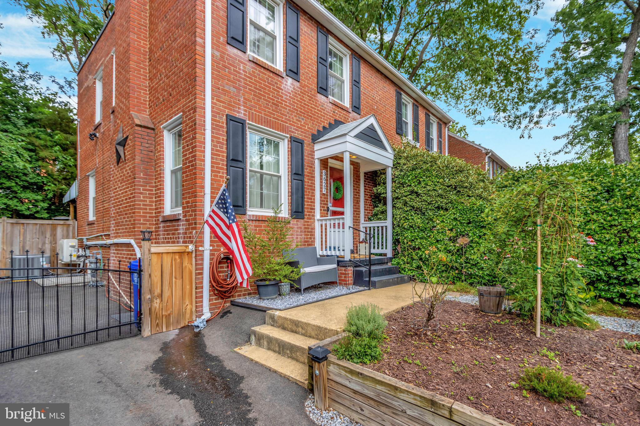 GLEBE MANOR - Residential Lease