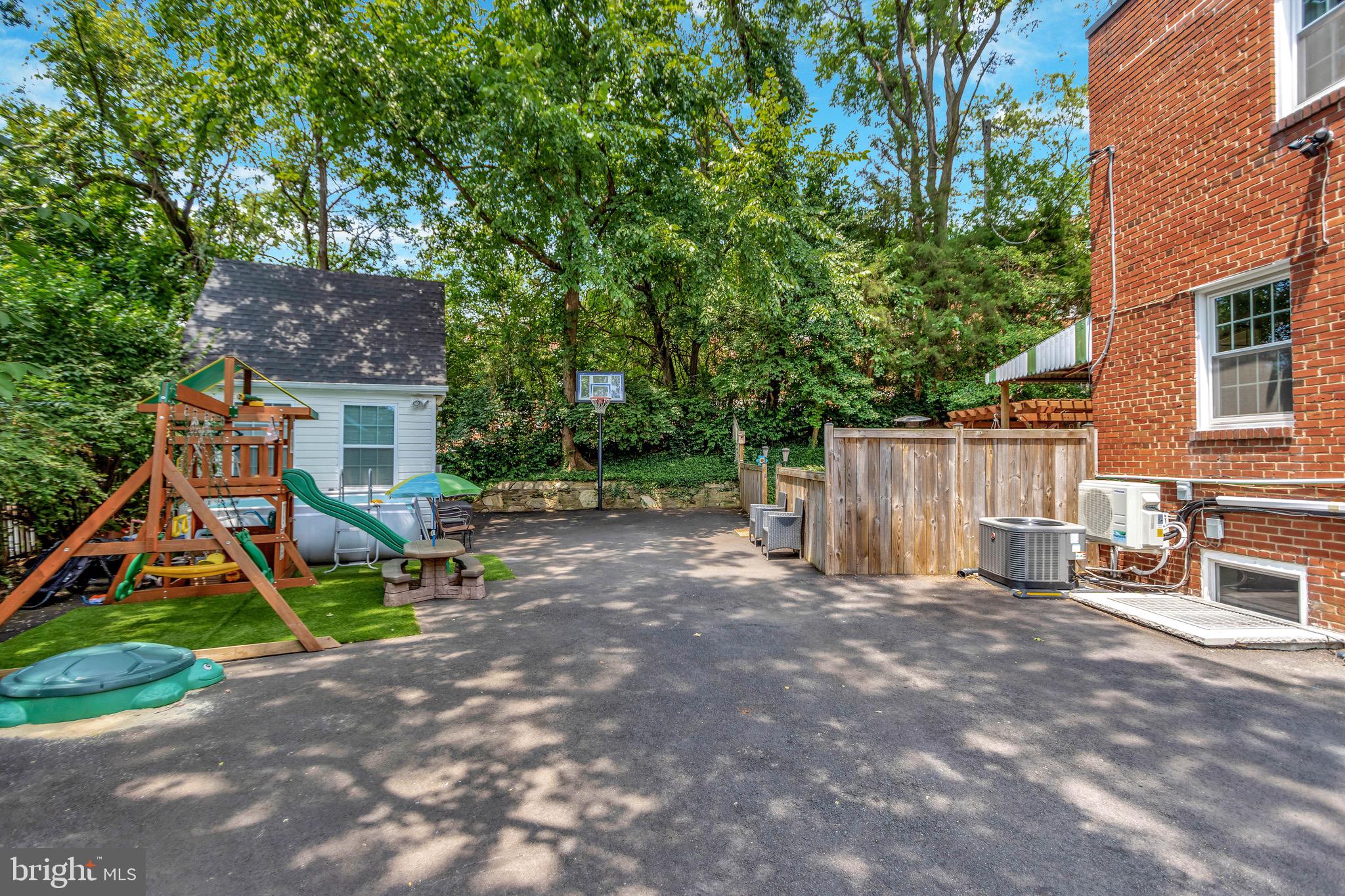GLEBE MANOR - Residential Lease