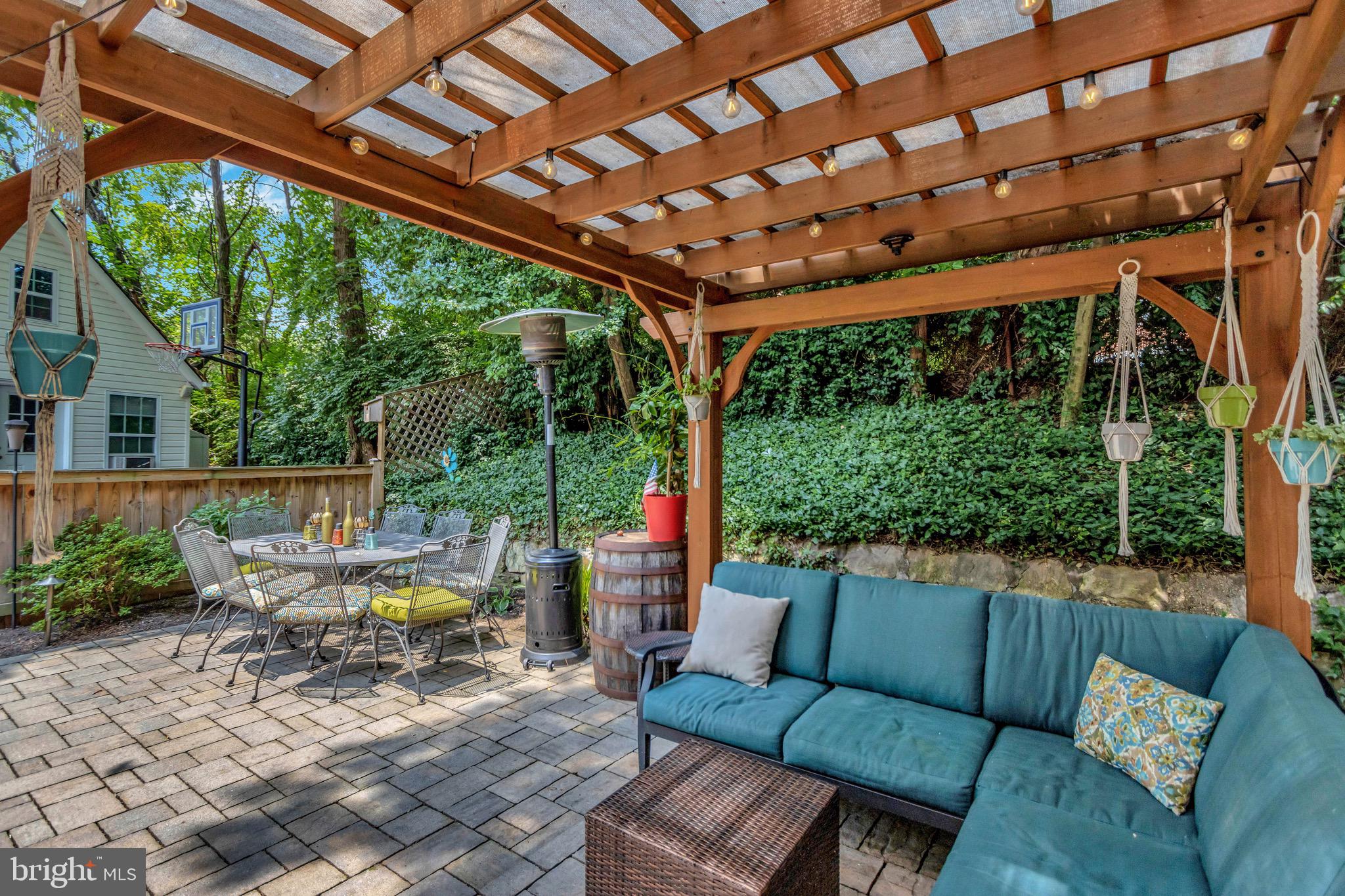 GLEBE MANOR - Residential Lease