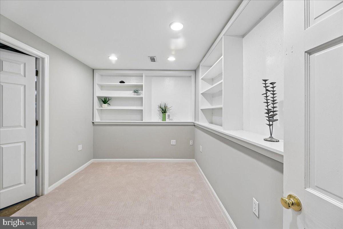 MEADOWGATE - Residential