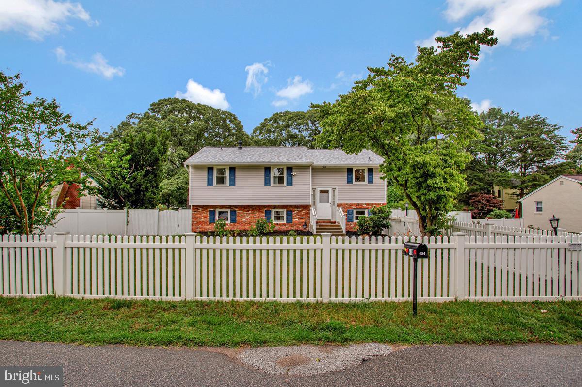 MAGOTHY MANOR - Residential