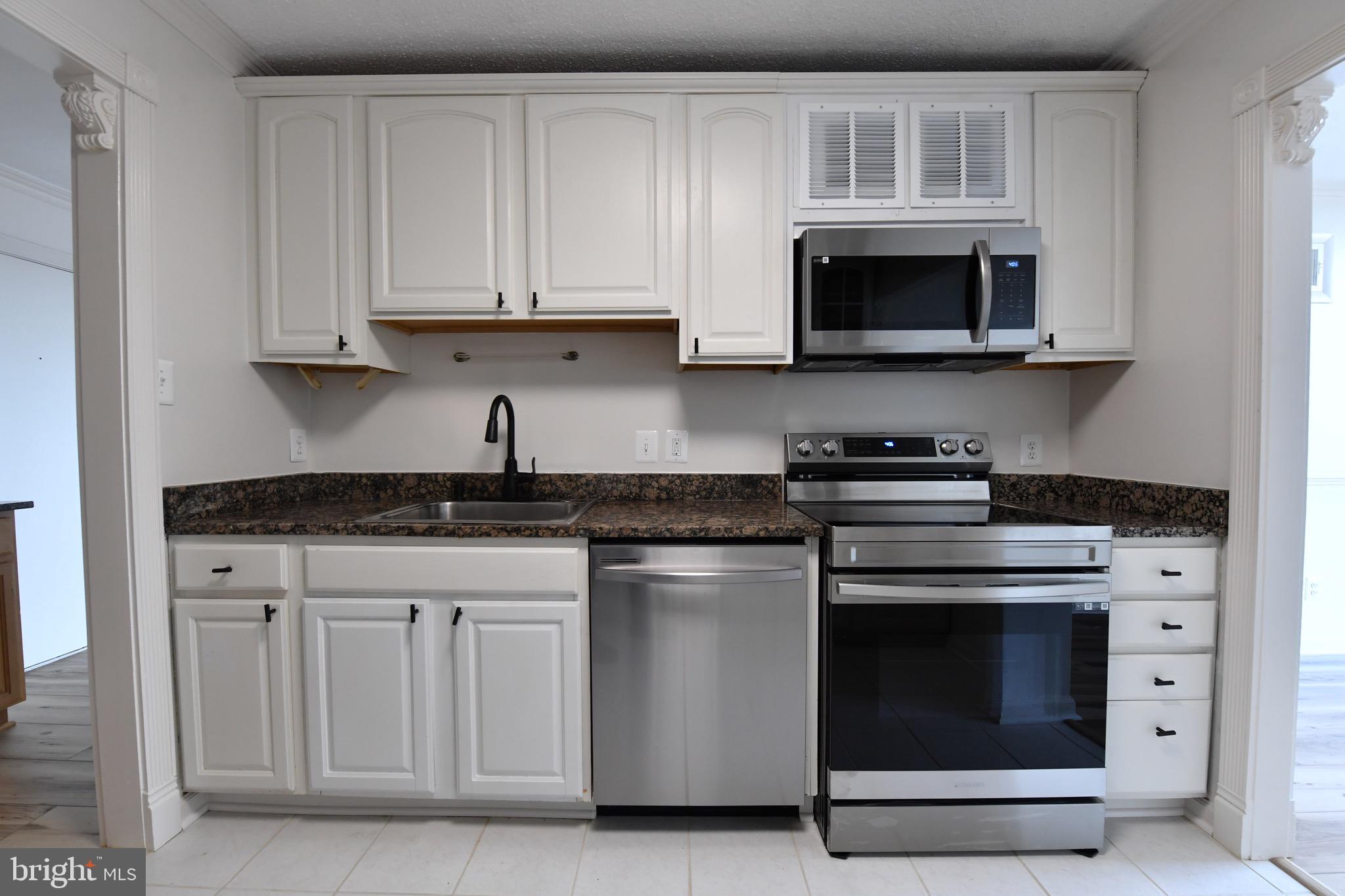 IDYLWOOD TOWERS CONDO - Residential