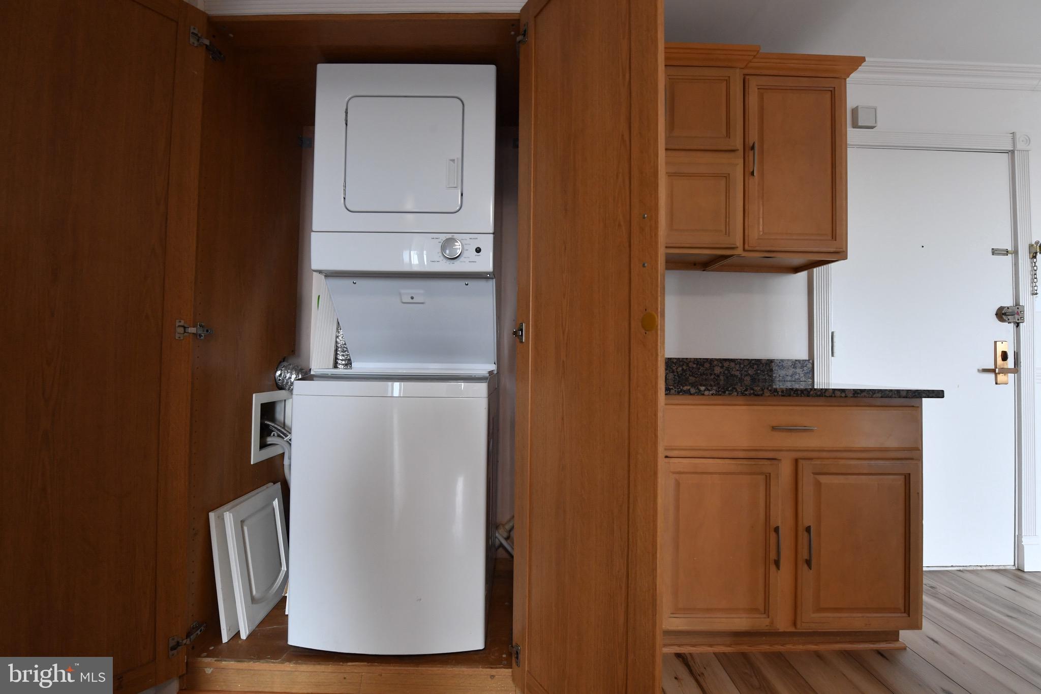 IDYLWOOD TOWERS CONDO - Residential