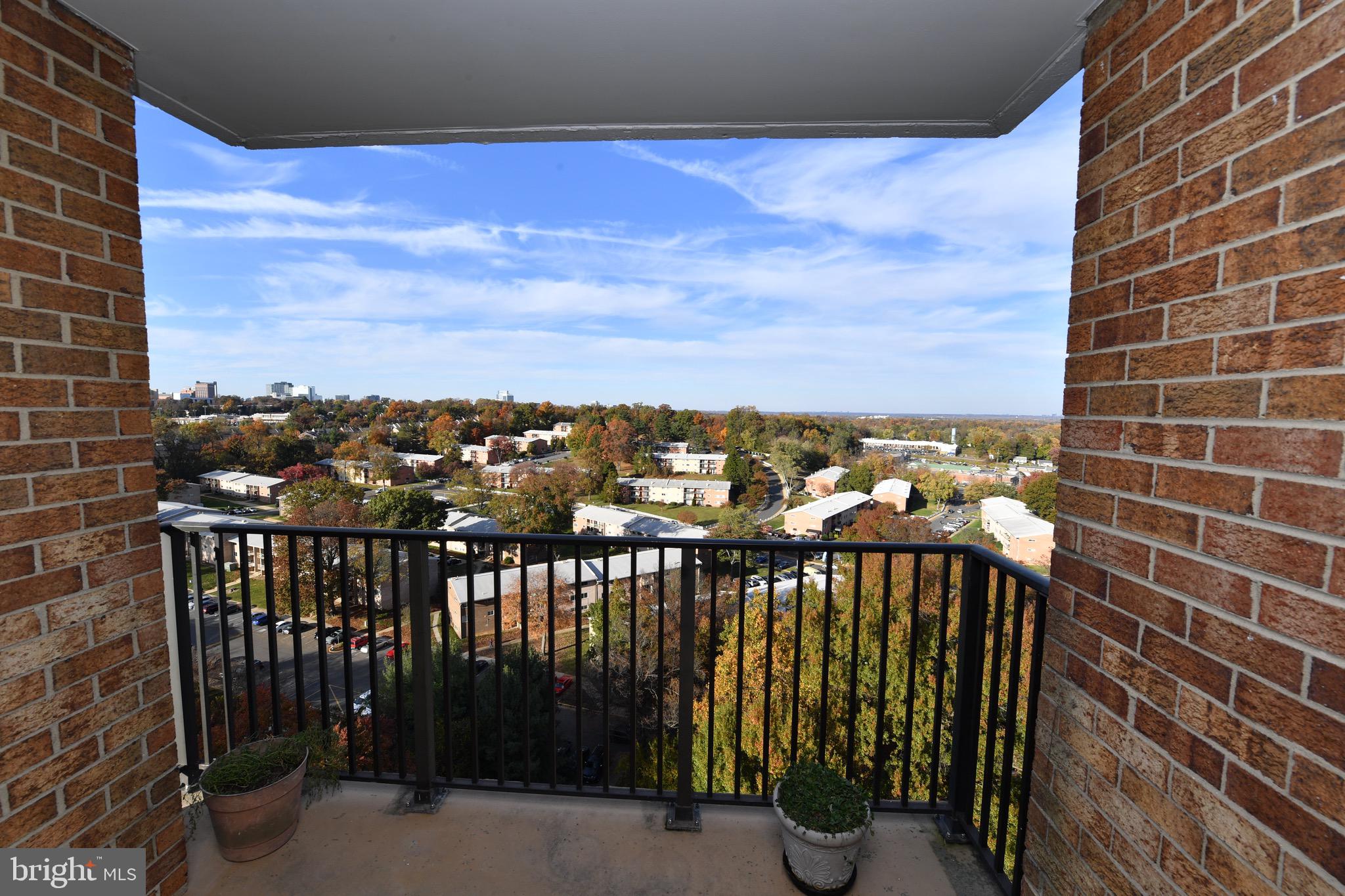 IDYLWOOD TOWERS CONDO - Residential