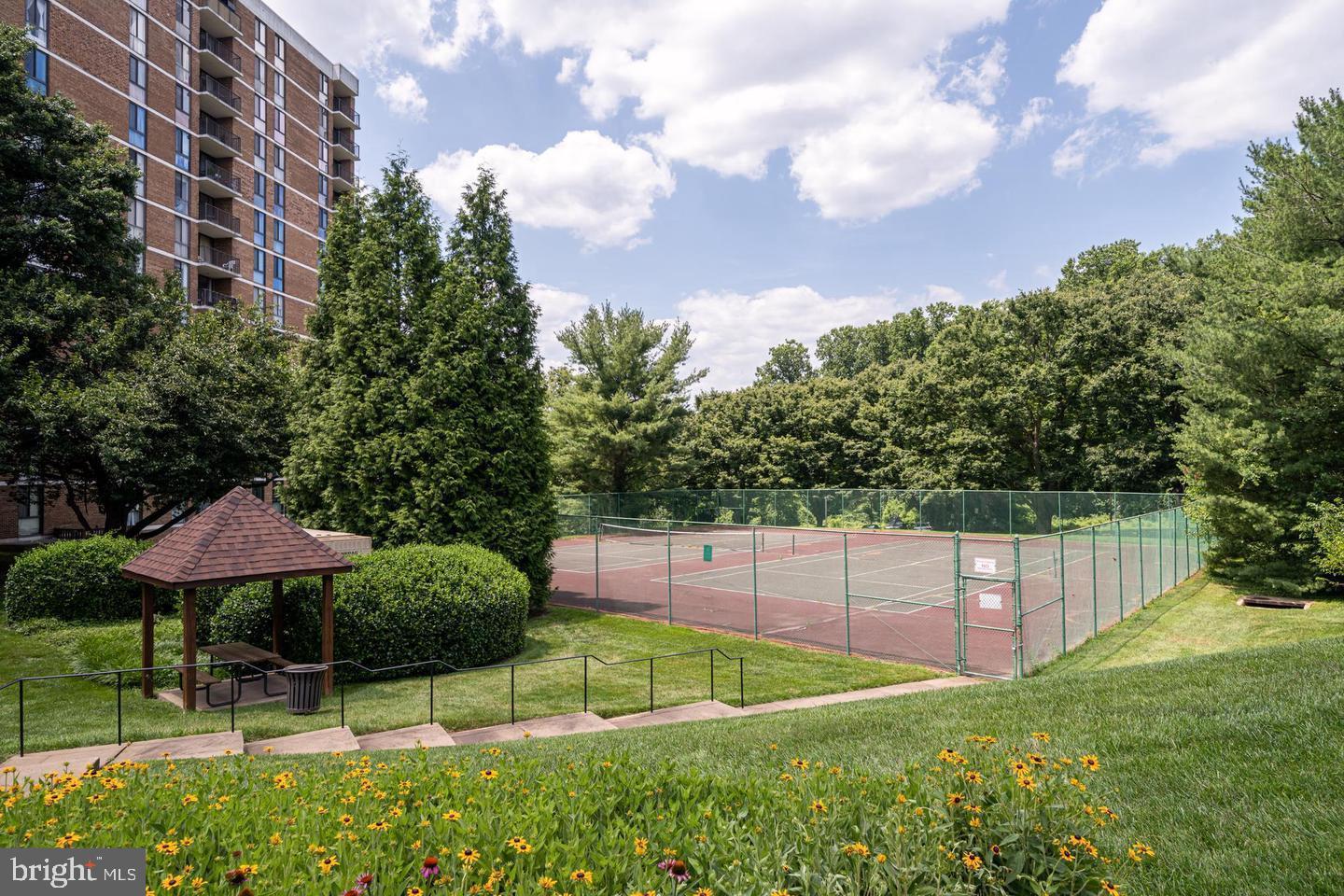 IDYLWOOD TOWERS CONDO - Residential