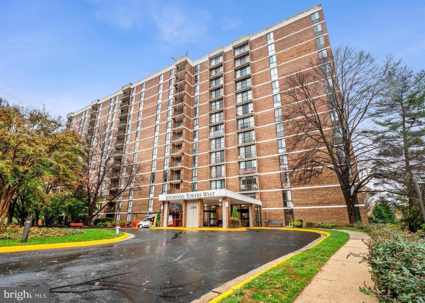 IDYLWOOD TOWERS CONDO - Residential