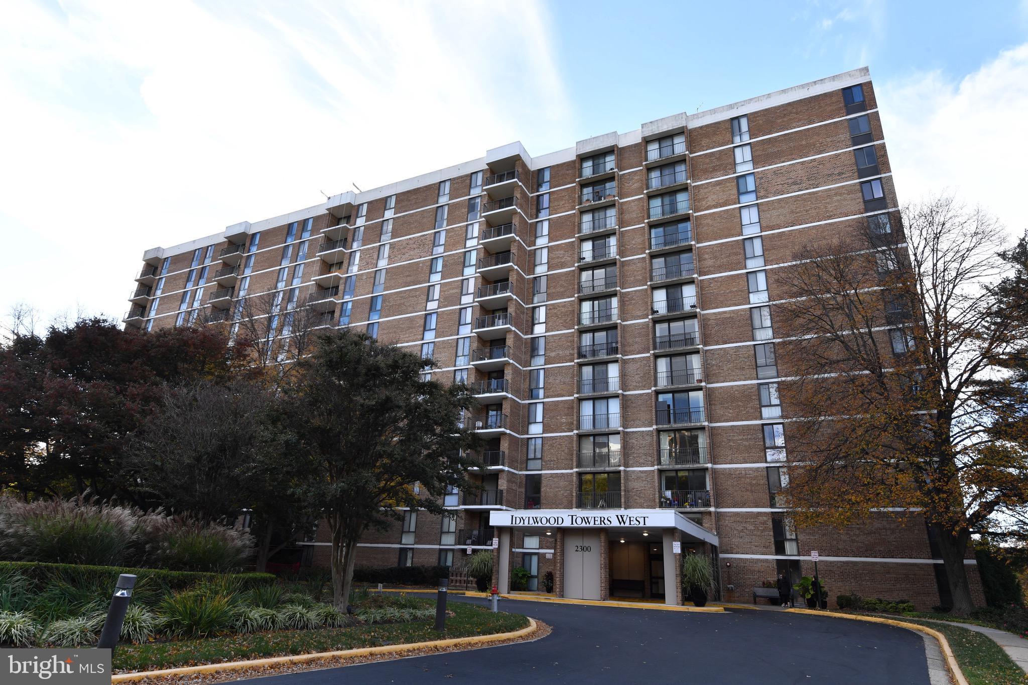 IDYLWOOD TOWERS CONDO - Residential