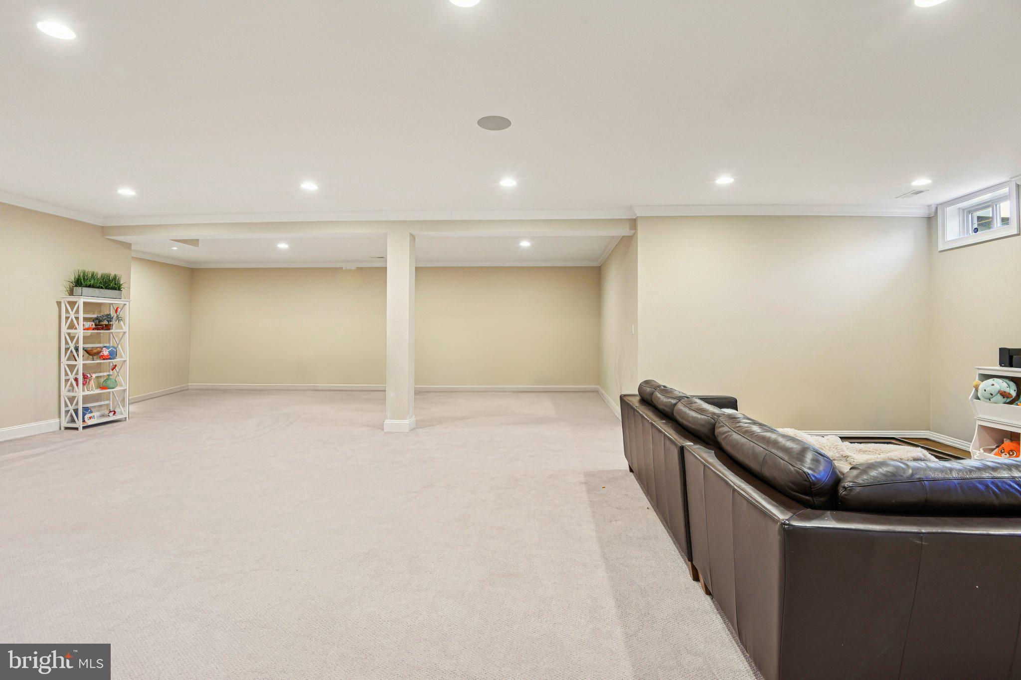 CRESCENT HILLS - Residential