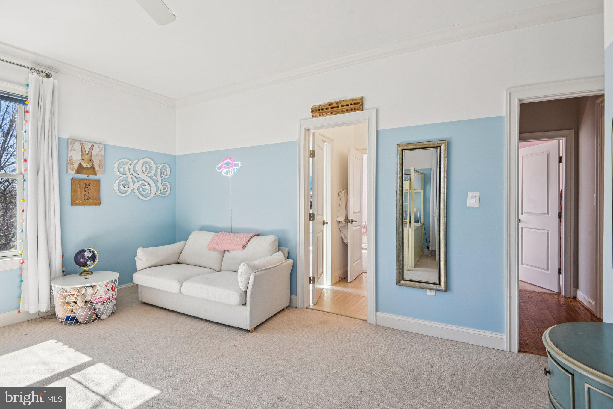 CRESCENT HILLS - Residential