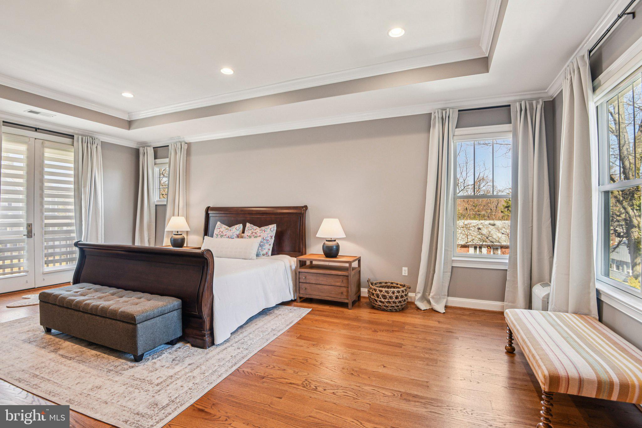 CRESCENT HILLS - Residential