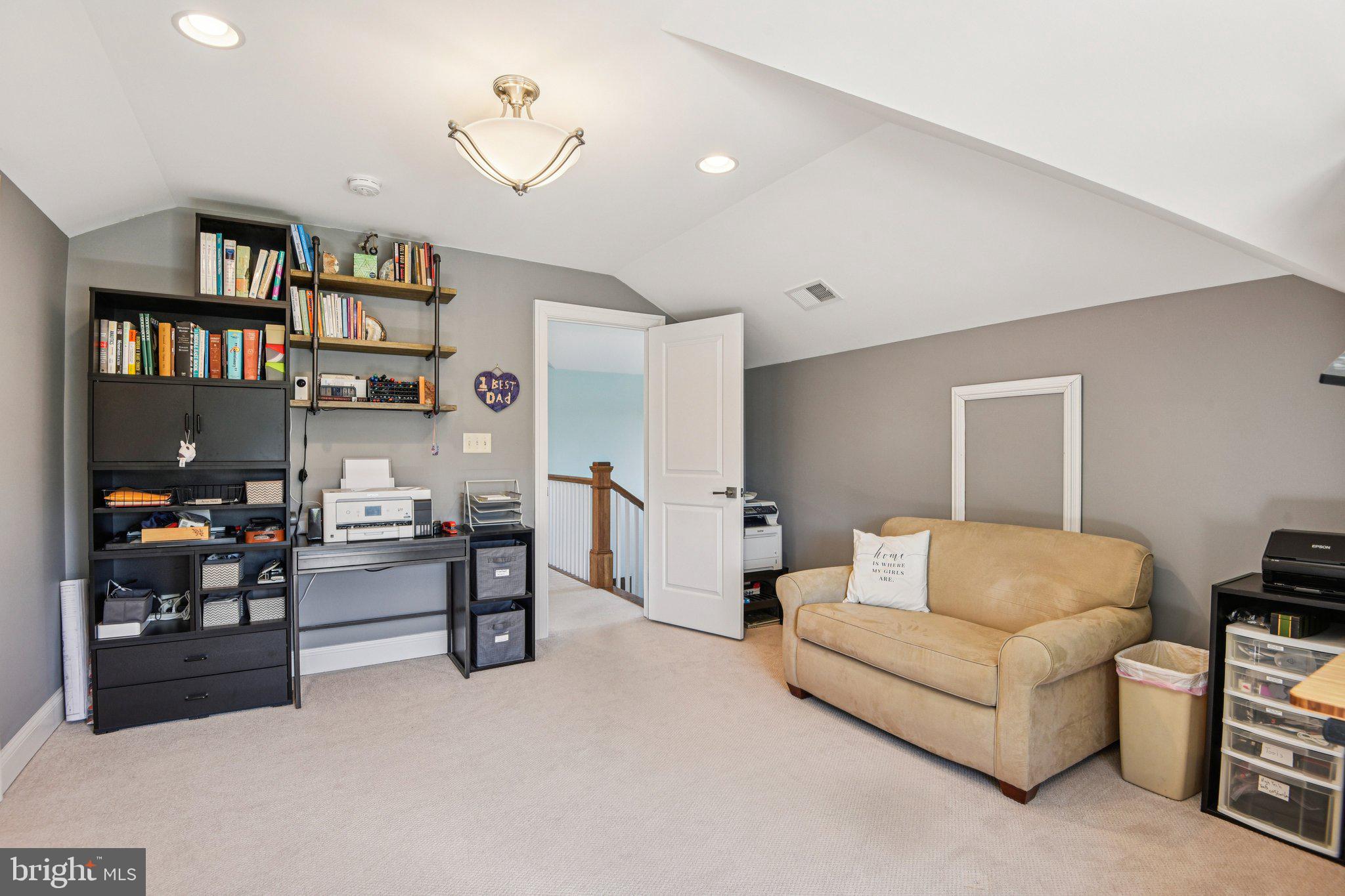 CRESCENT HILLS - Residential