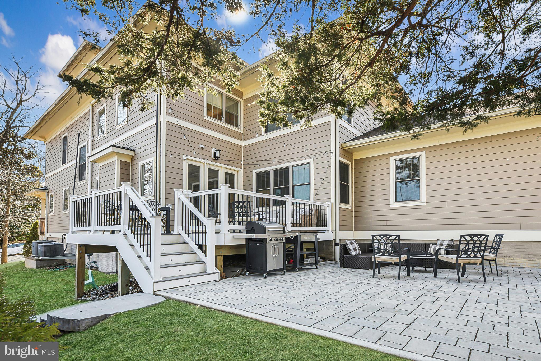 CRESCENT HILLS - Residential