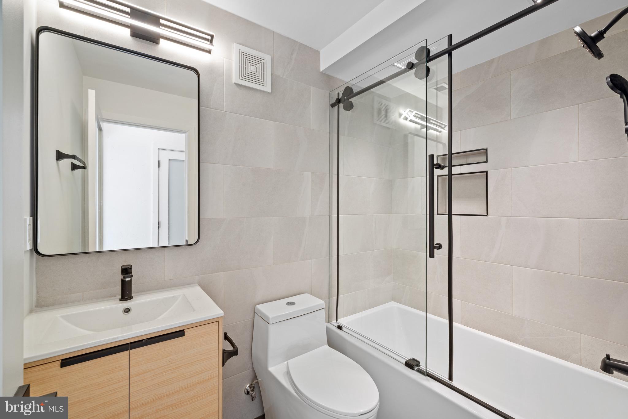 LOGAN SQUARE - Residential