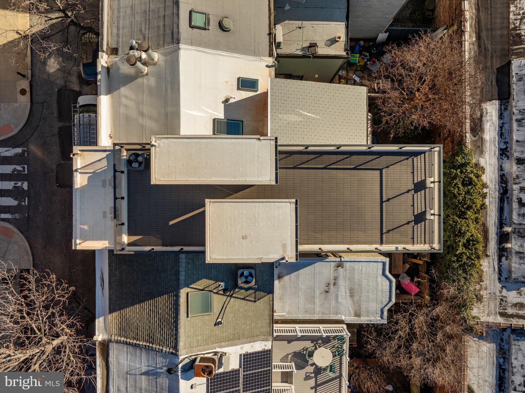 LOGAN SQUARE - Residential