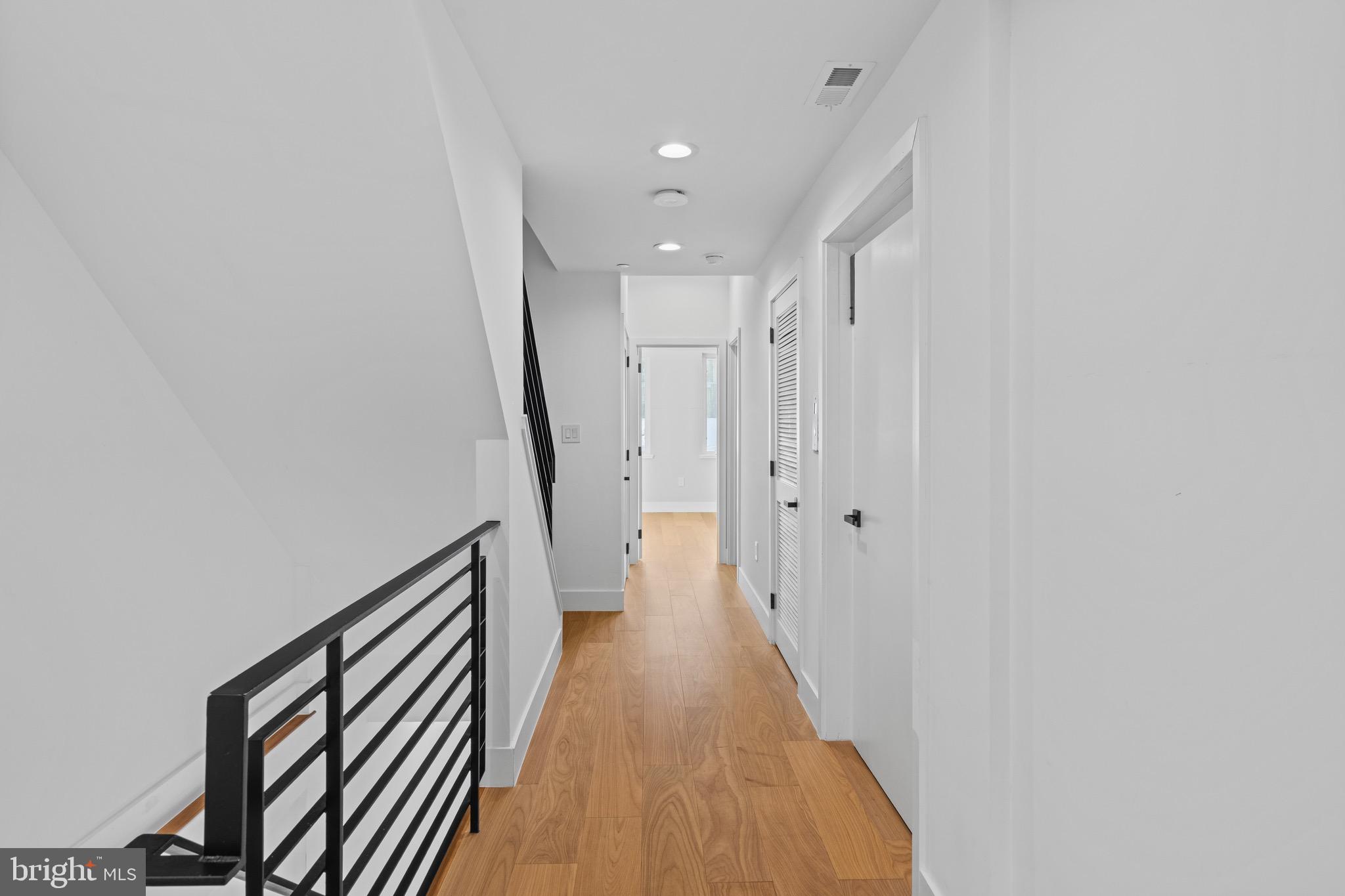 LOGAN SQUARE - Residential