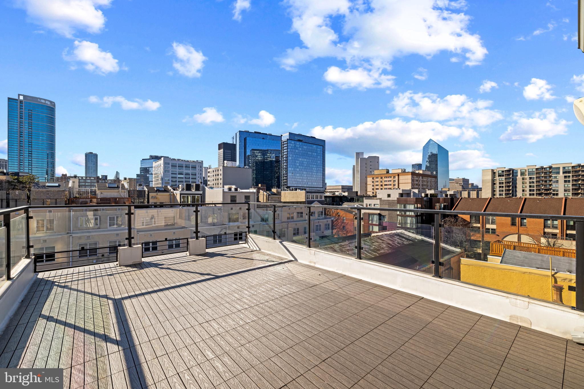 LOGAN SQUARE - Residential
