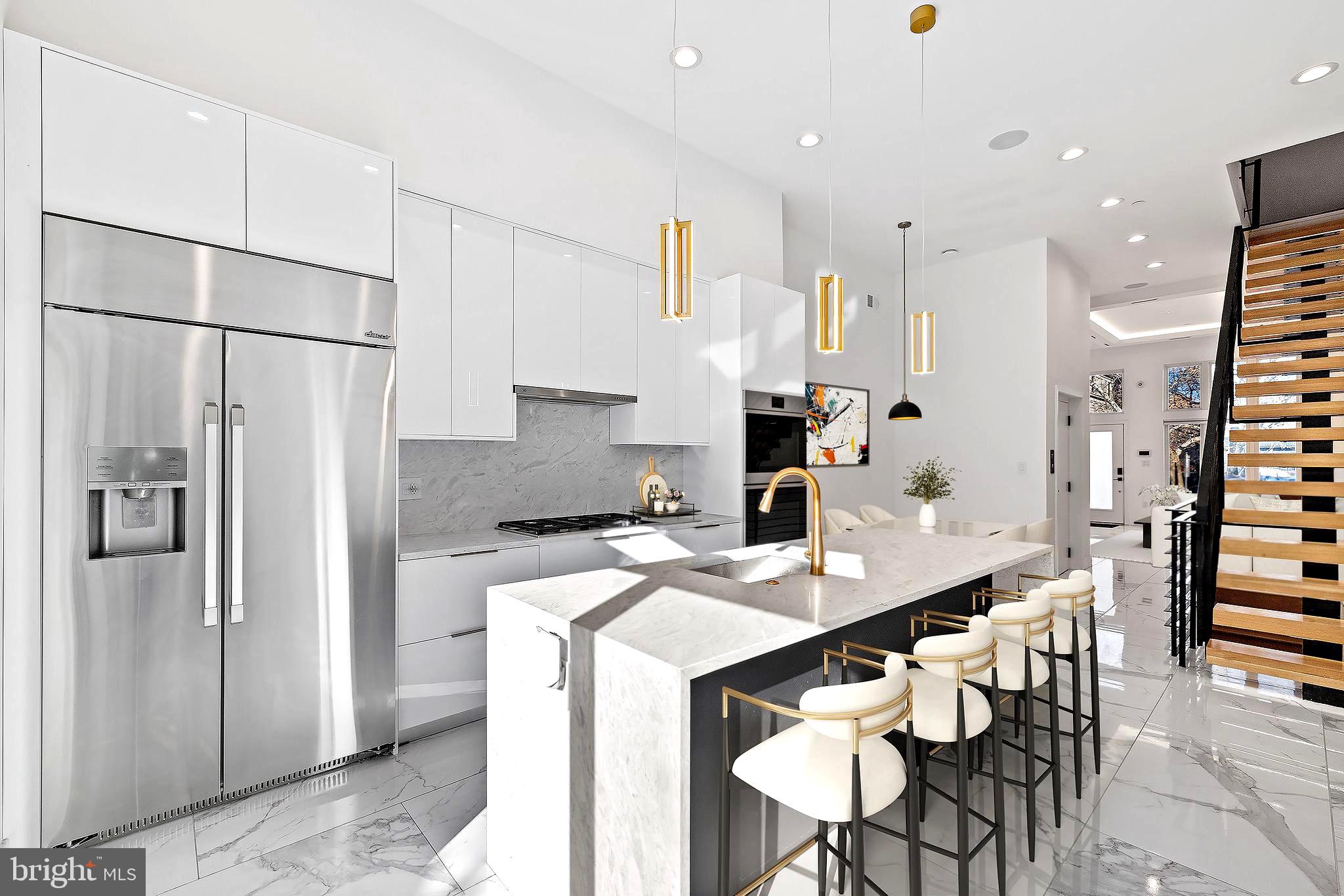 LOGAN SQUARE - Residential