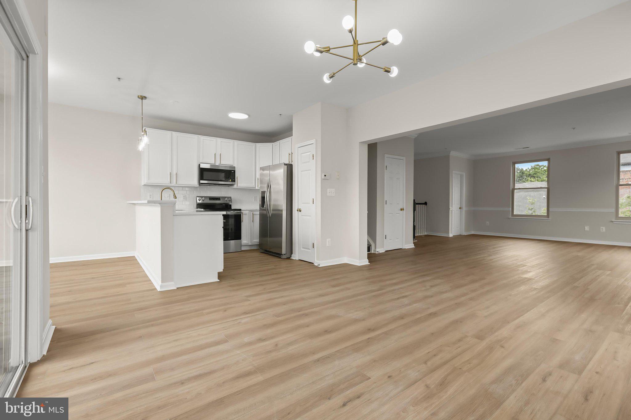 ALBEMARLE SQUARE - Residential