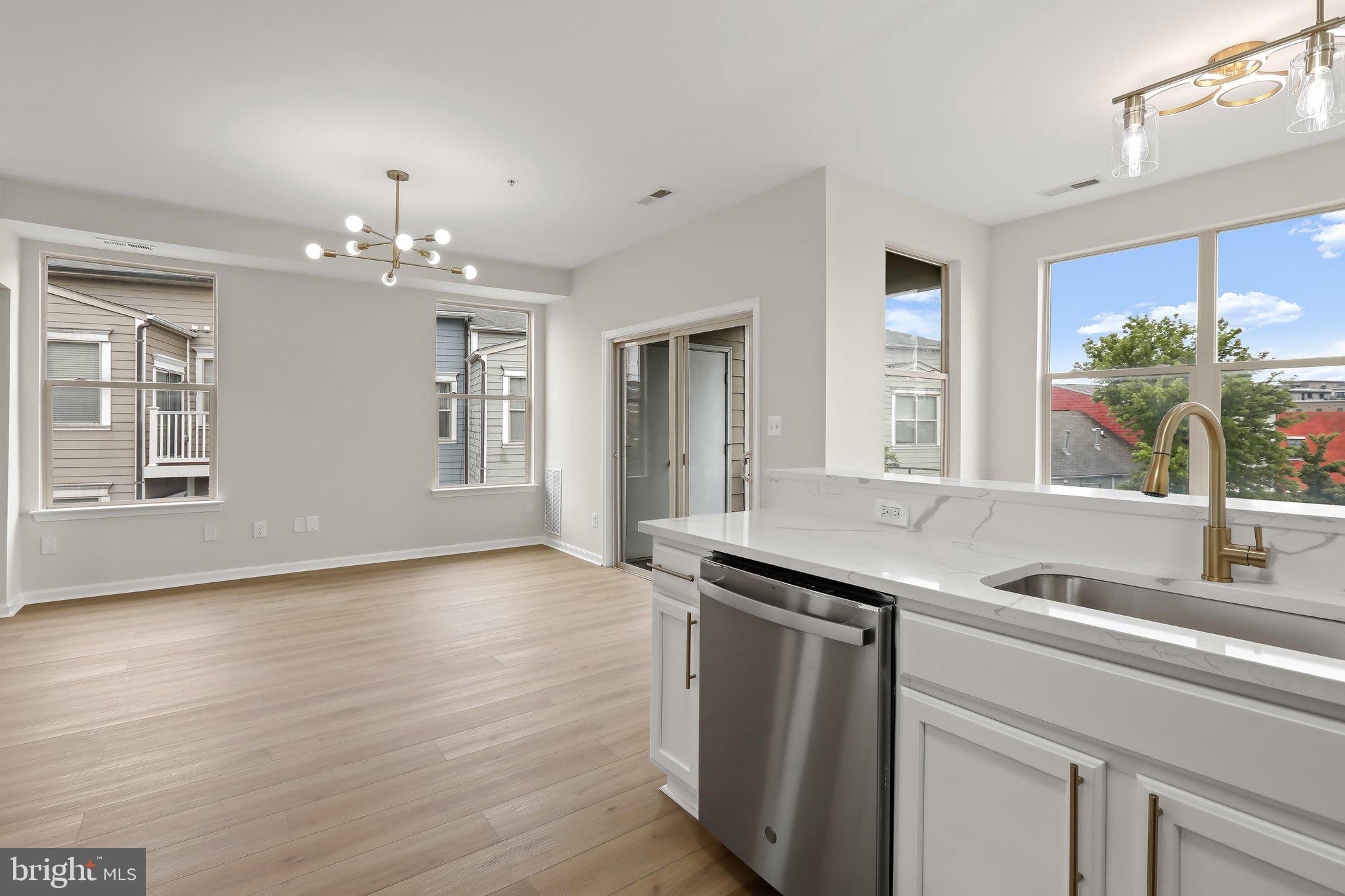 ALBEMARLE SQUARE - Residential