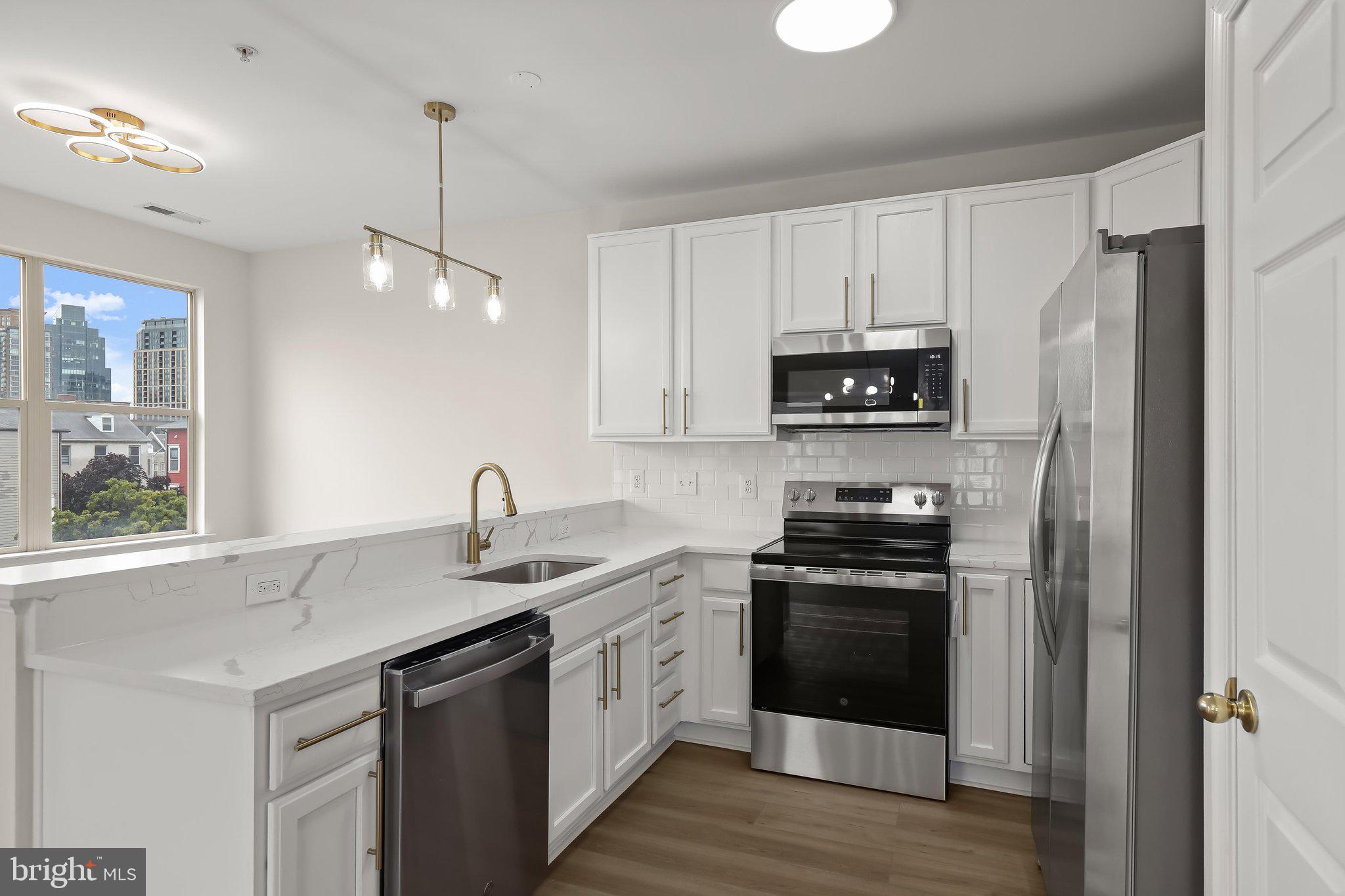 ALBEMARLE SQUARE - Residential
