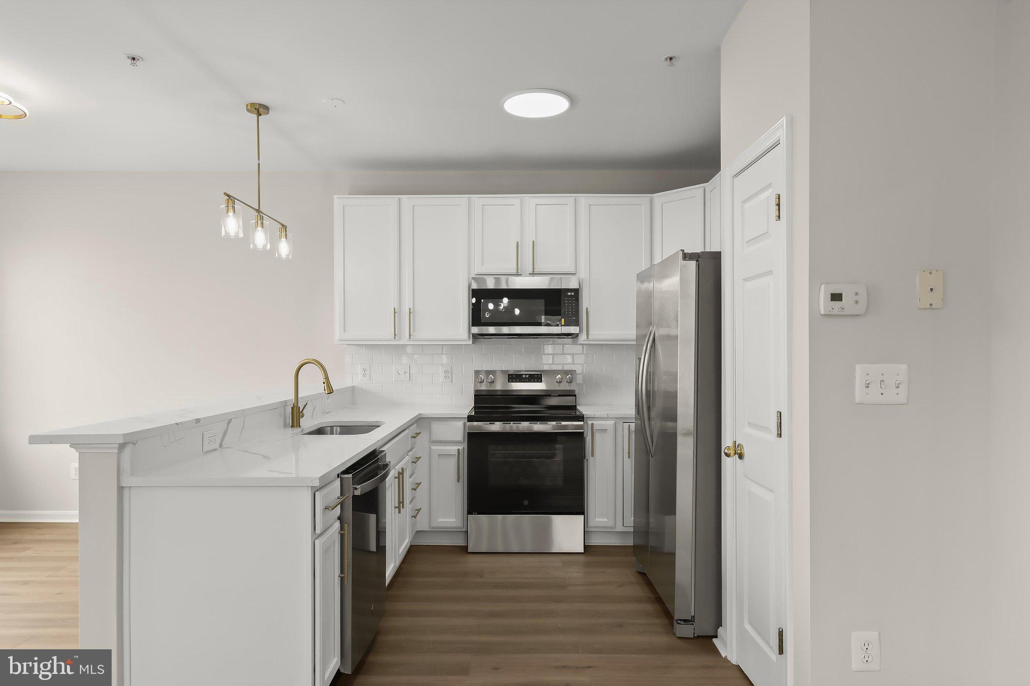 ALBEMARLE SQUARE - Residential