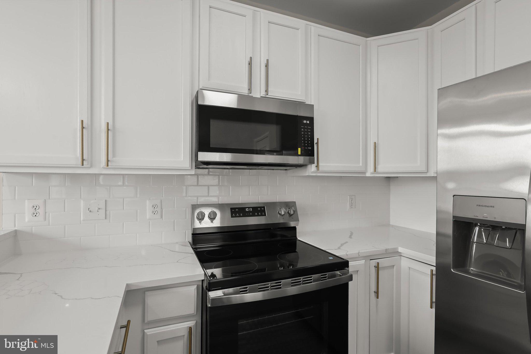 ALBEMARLE SQUARE - Residential