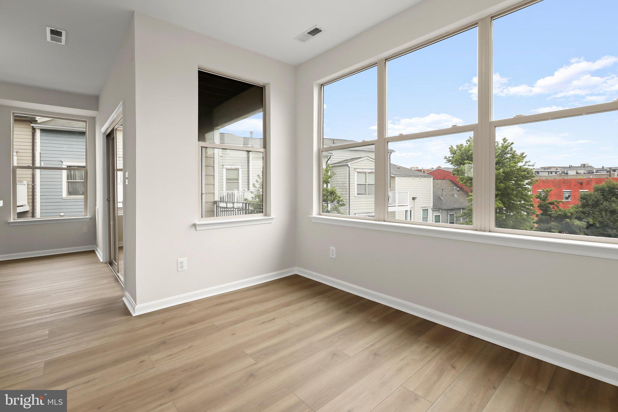 ALBEMARLE SQUARE - Residential