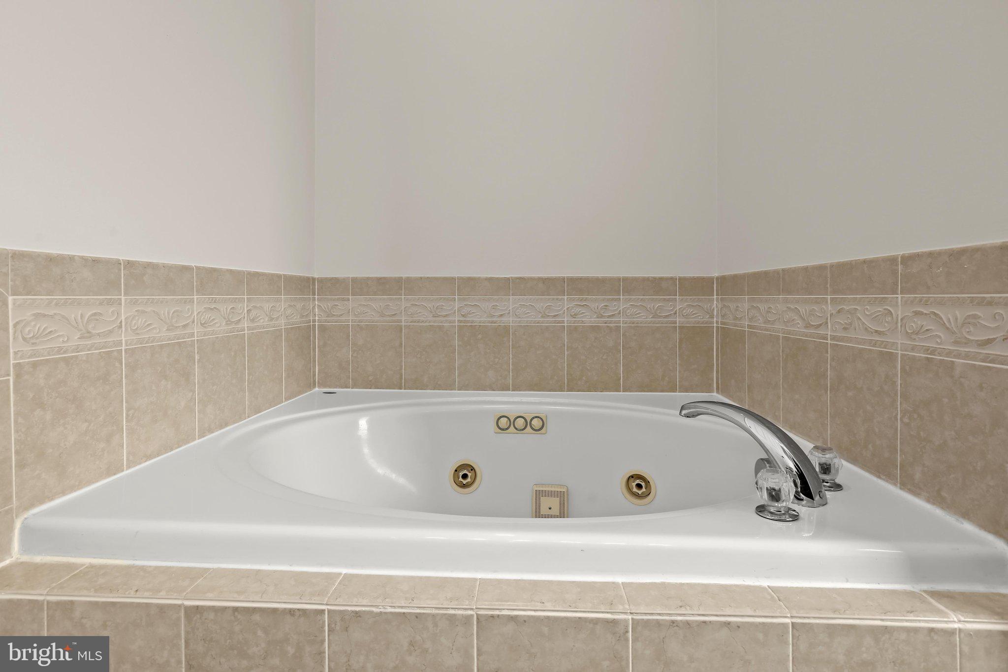 ALBEMARLE SQUARE - Residential