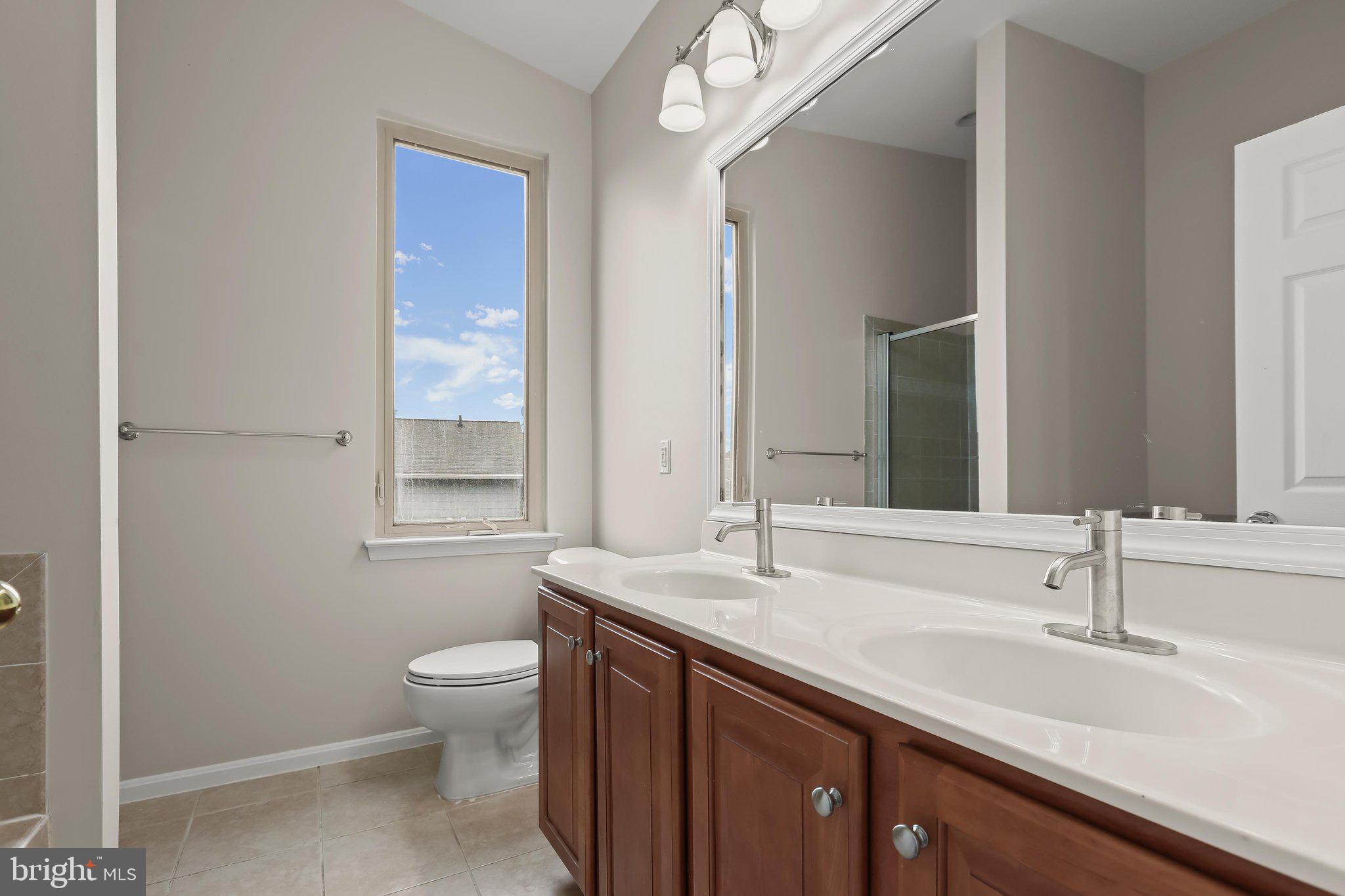 ALBEMARLE SQUARE - Residential
