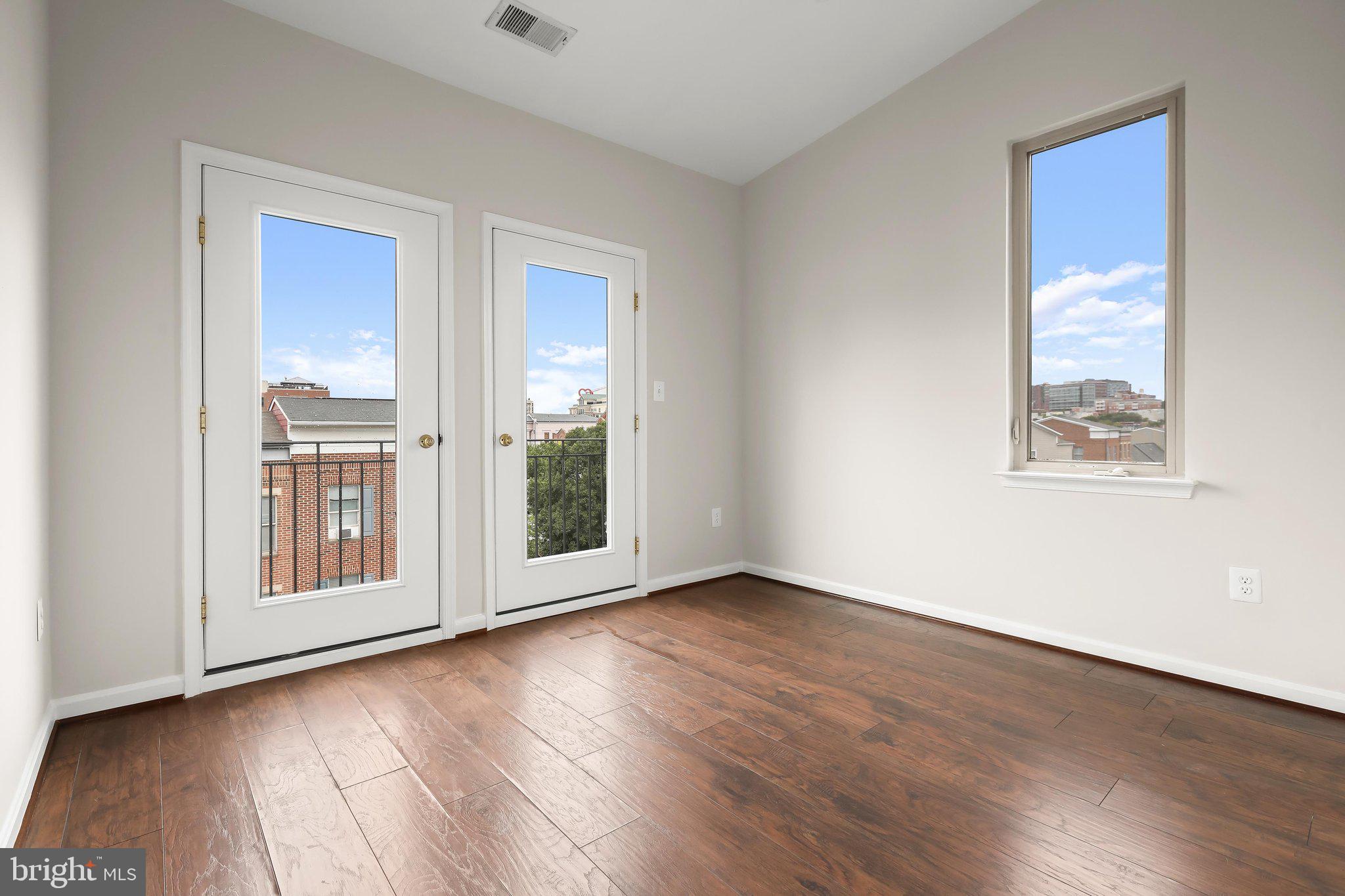 ALBEMARLE SQUARE - Residential