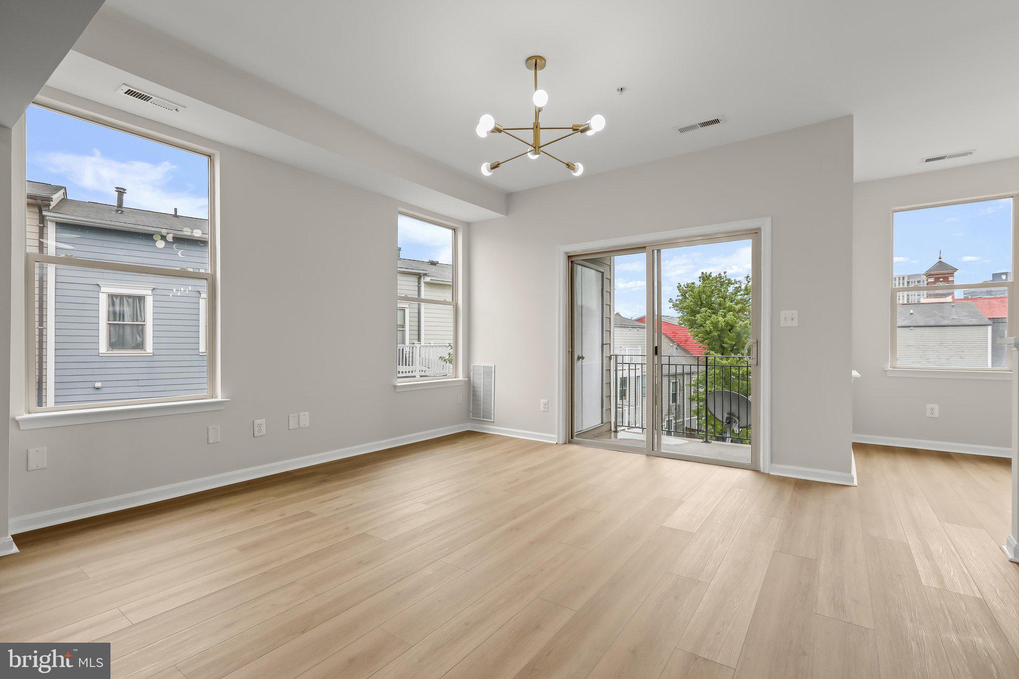 ALBEMARLE SQUARE - Residential
