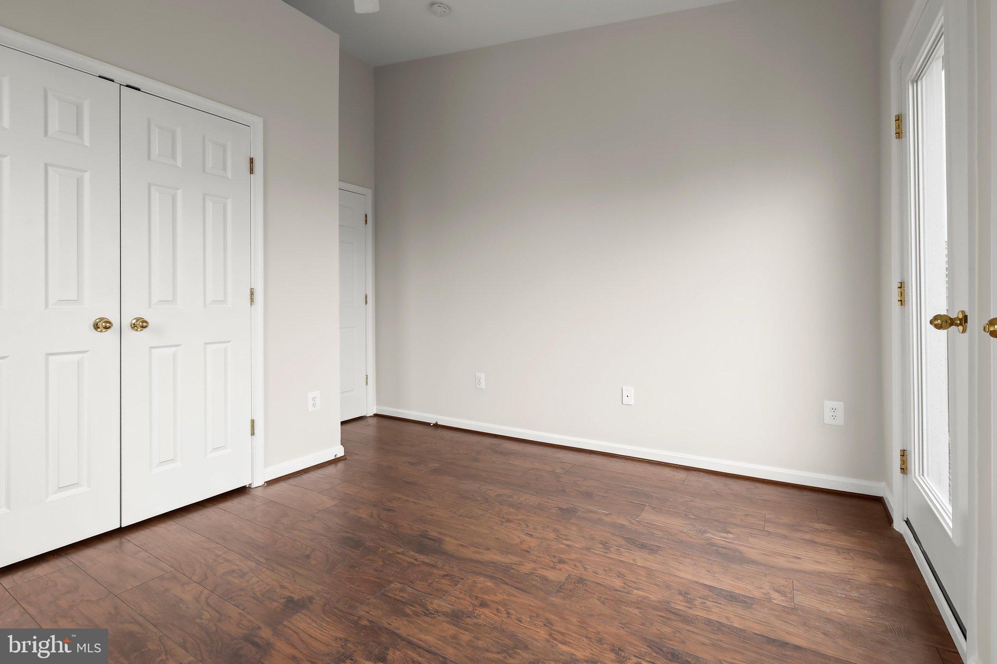 ALBEMARLE SQUARE - Residential