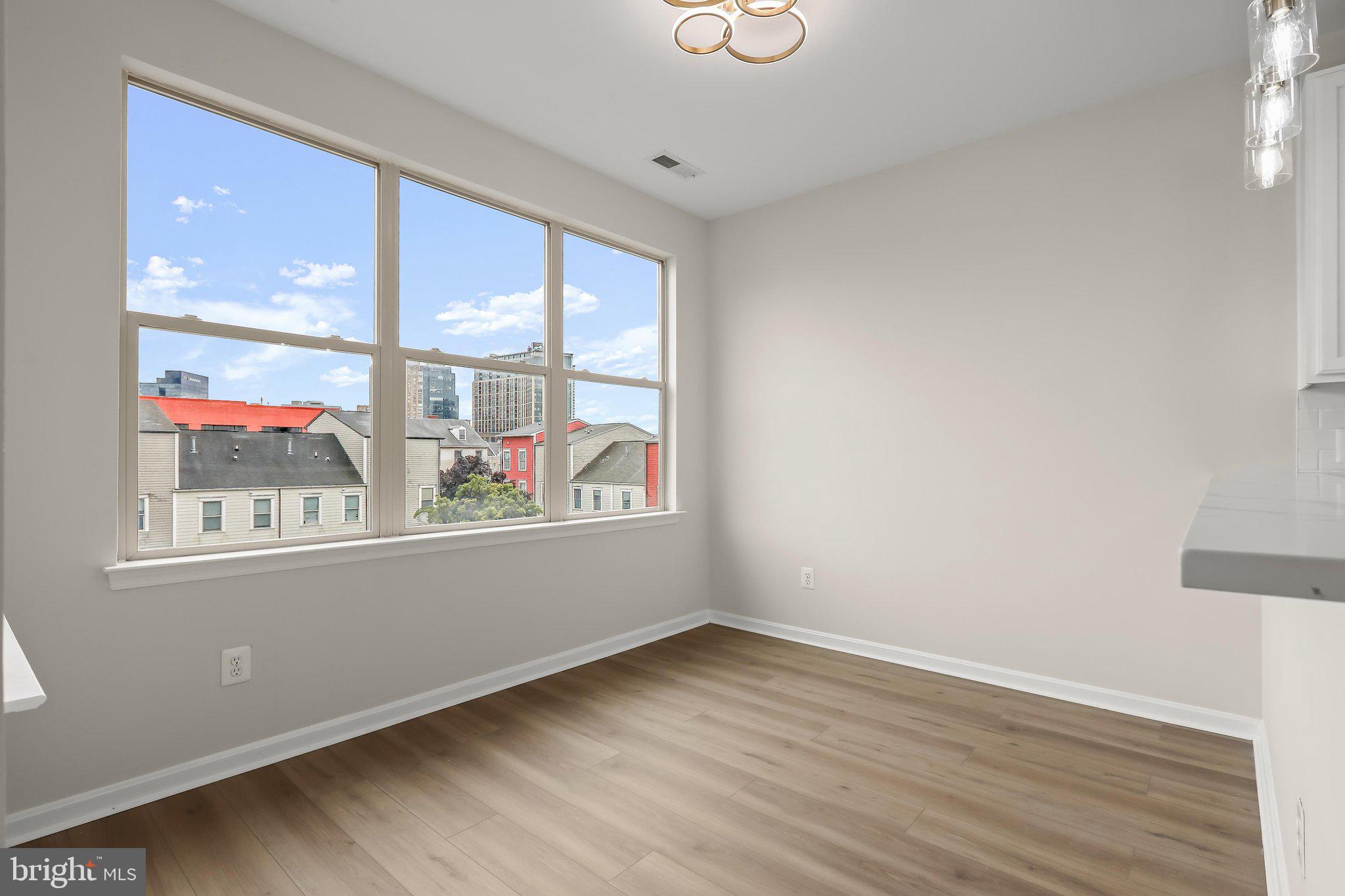 ALBEMARLE SQUARE - Residential