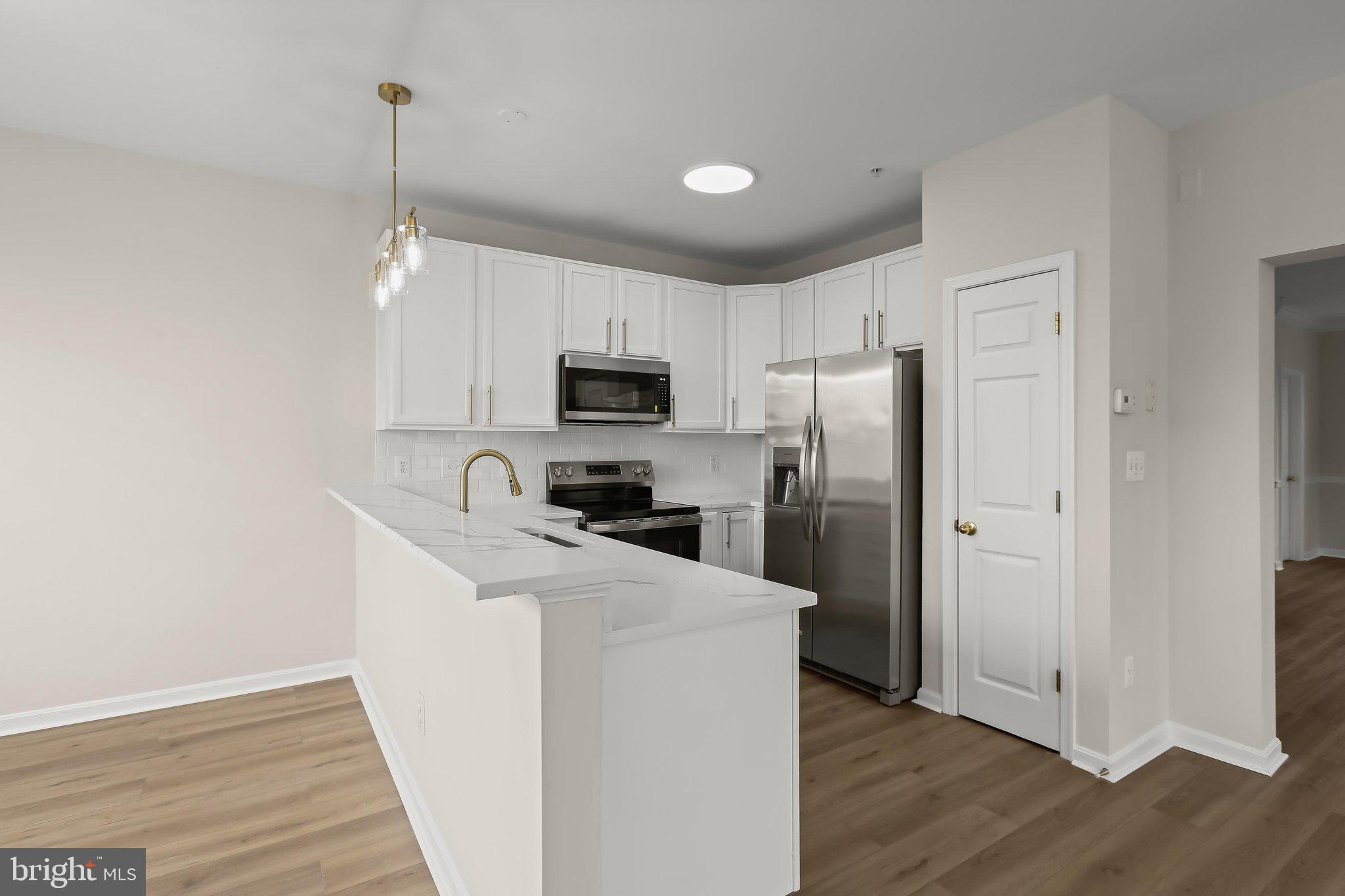 ALBEMARLE SQUARE - Residential