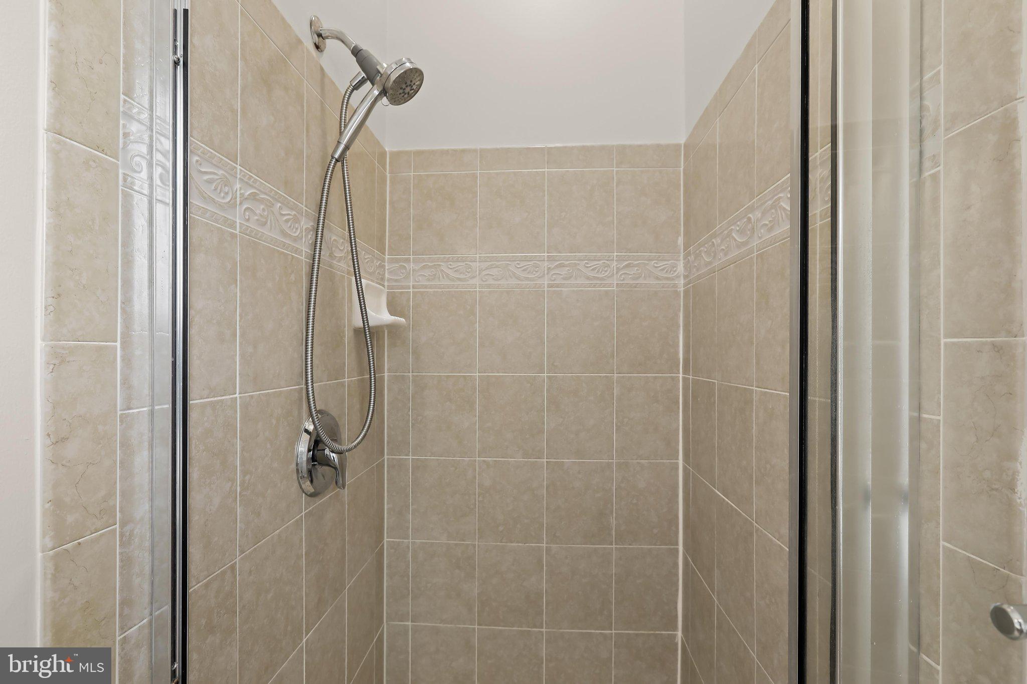 ALBEMARLE SQUARE - Residential