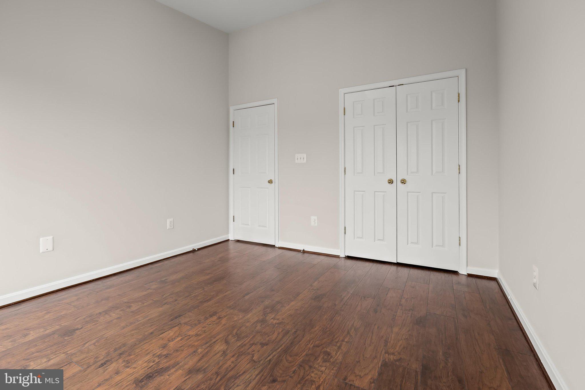 ALBEMARLE SQUARE - Residential