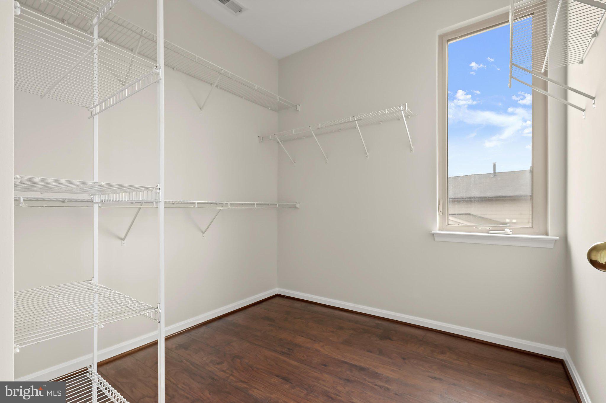 ALBEMARLE SQUARE - Residential