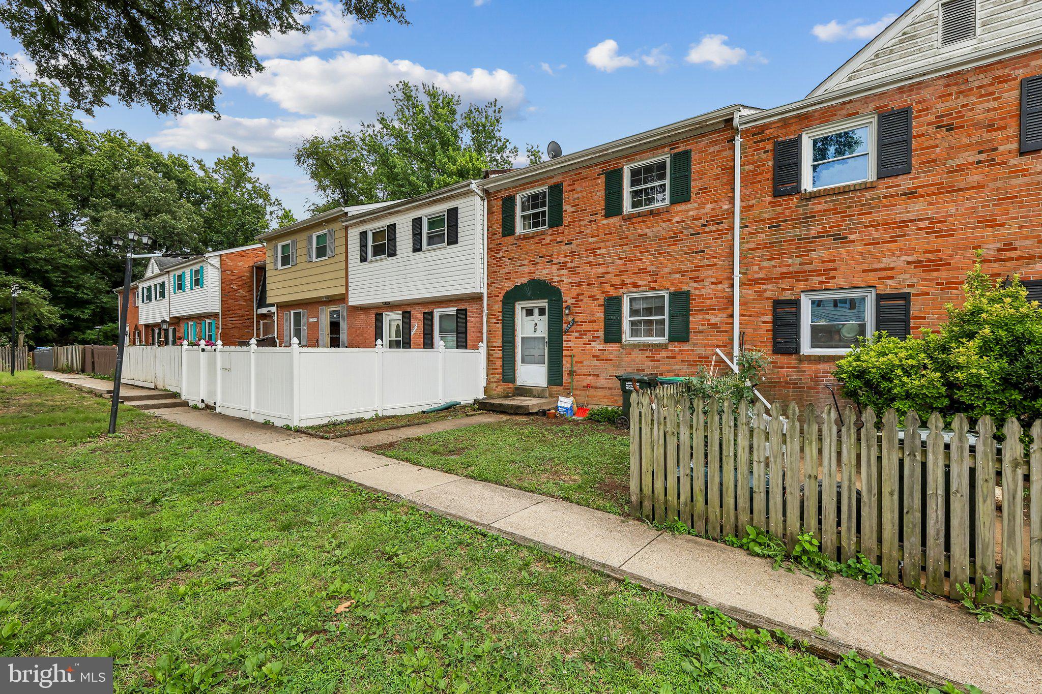VILLAGE SQUARE - Residential
