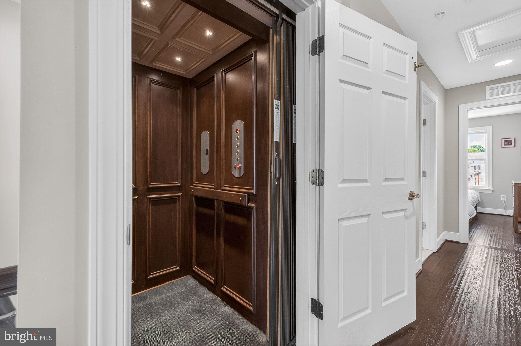 CROWN FARM - Residential