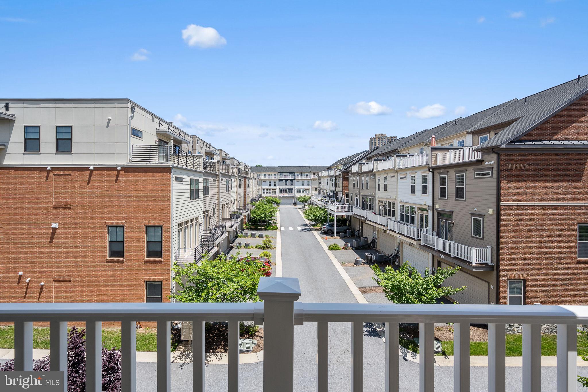 CROWN FARM - Residential