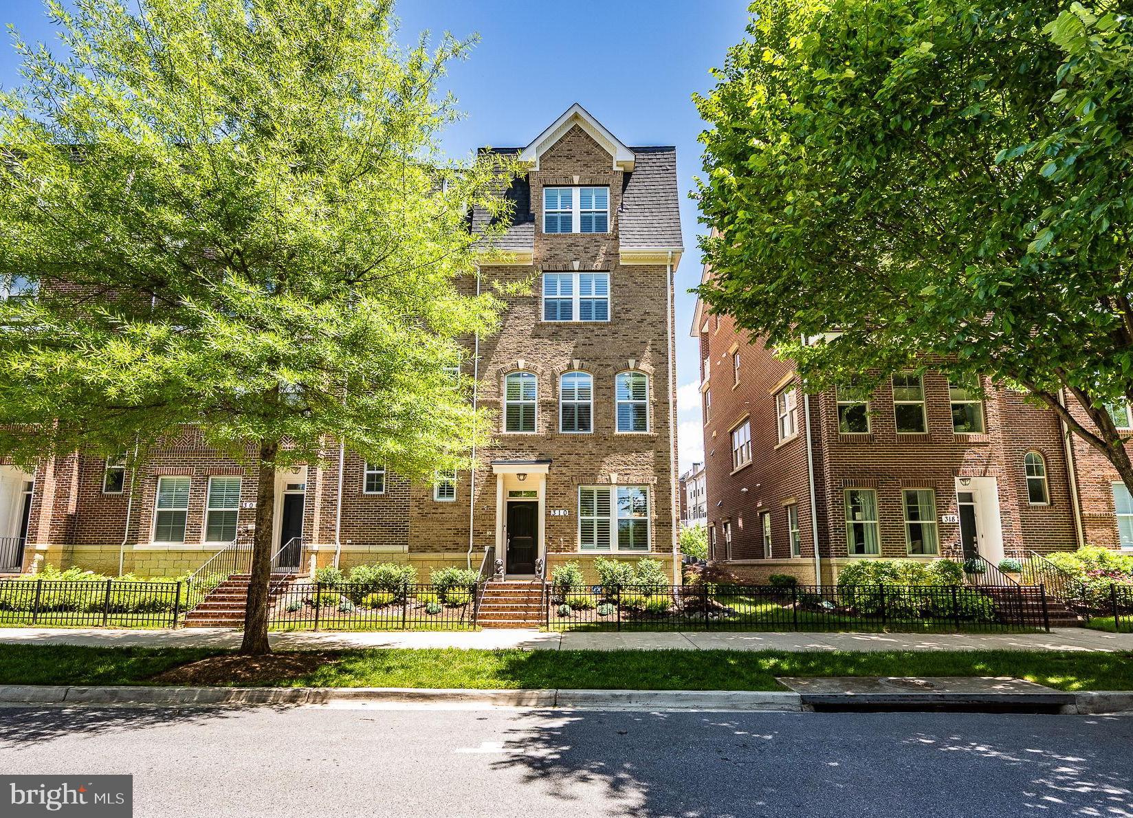 CROWN FARM - Residential