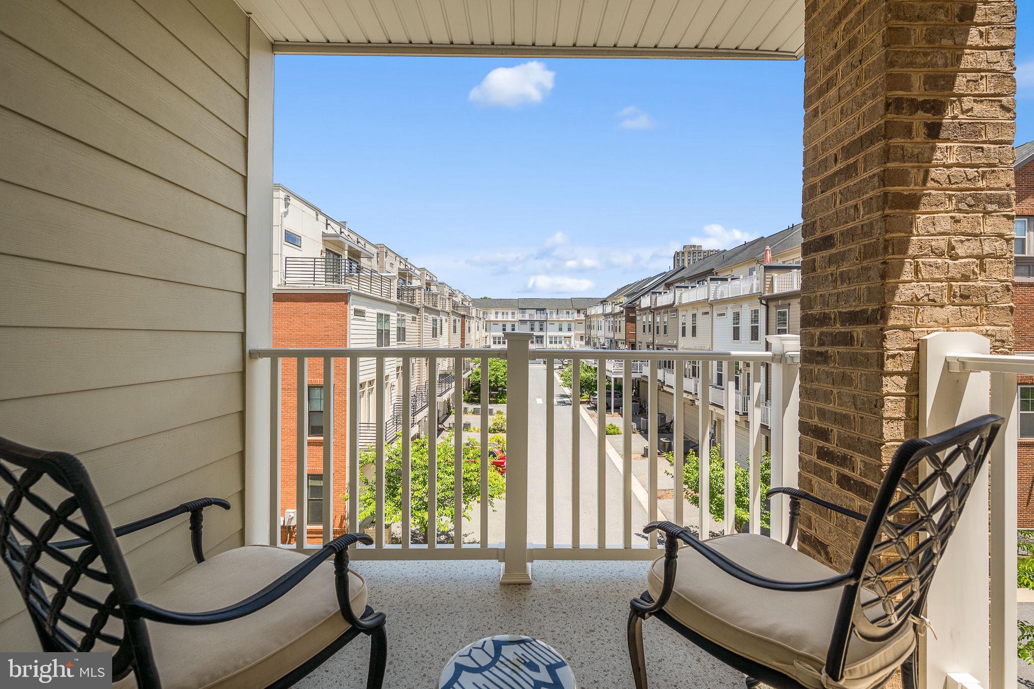CROWN FARM - Residential