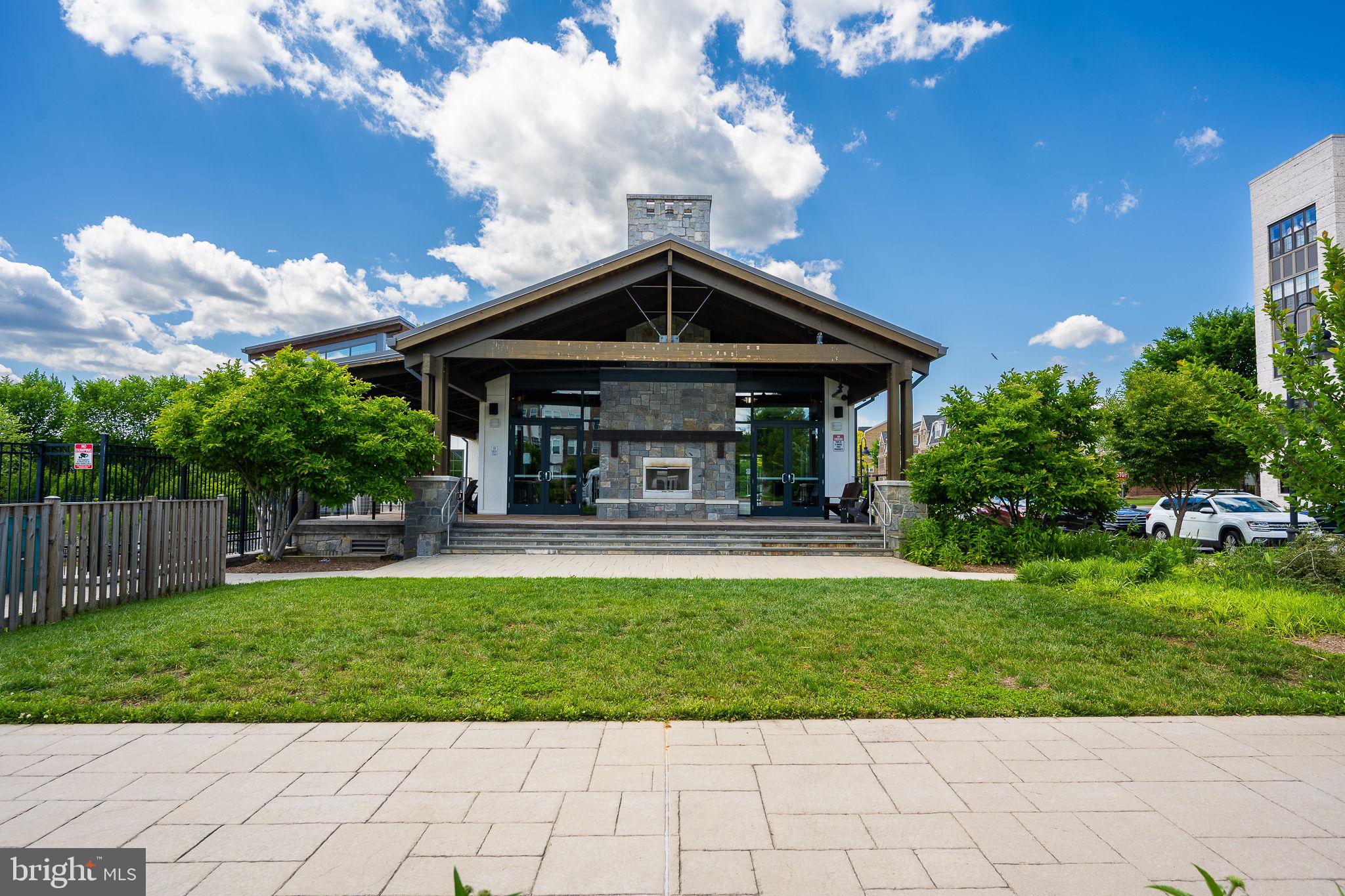 CROWN FARM - Residential