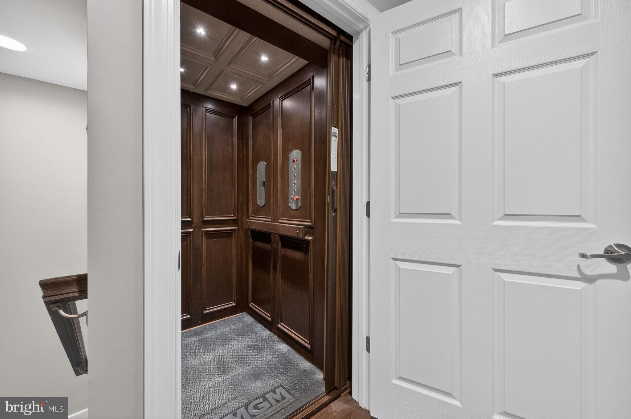 CROWN FARM - Residential