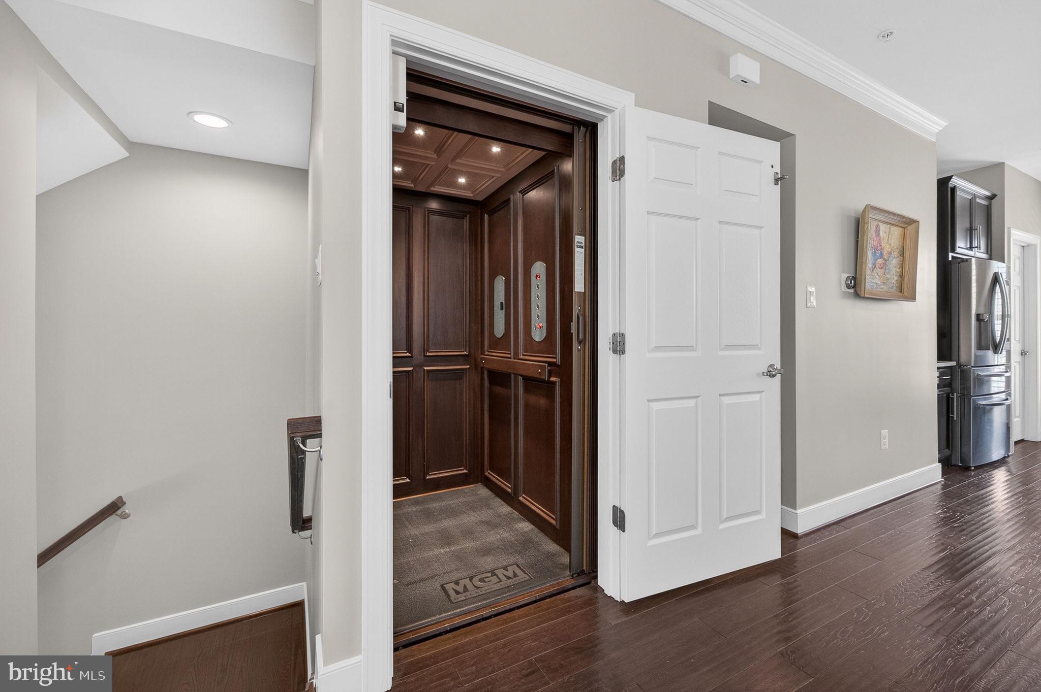 CROWN FARM - Residential