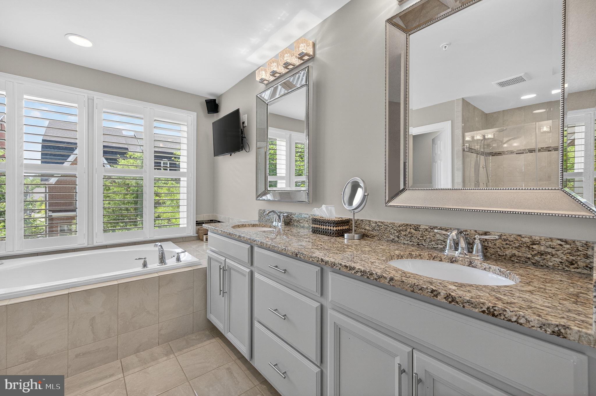 CROWN FARM - Residential