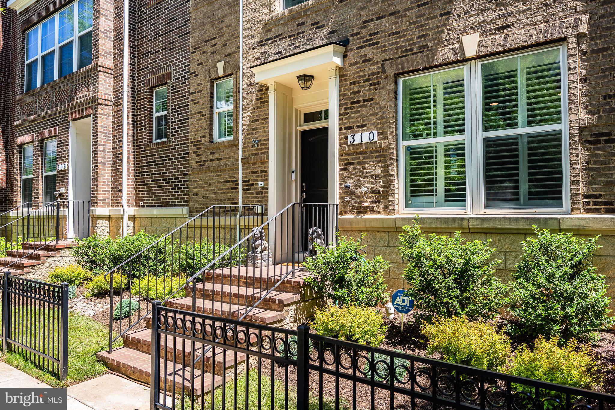 CROWN FARM - Residential