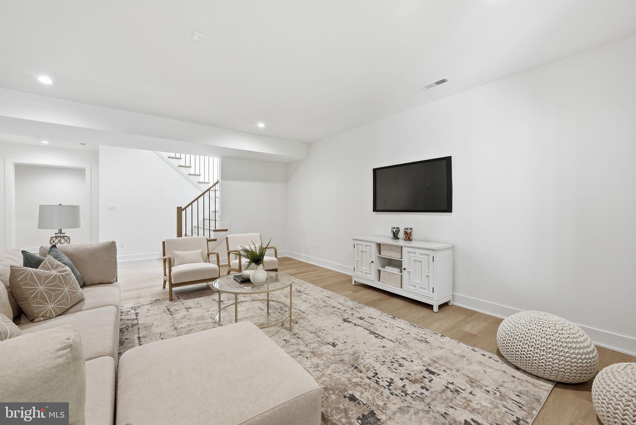 MANTUA - Residential