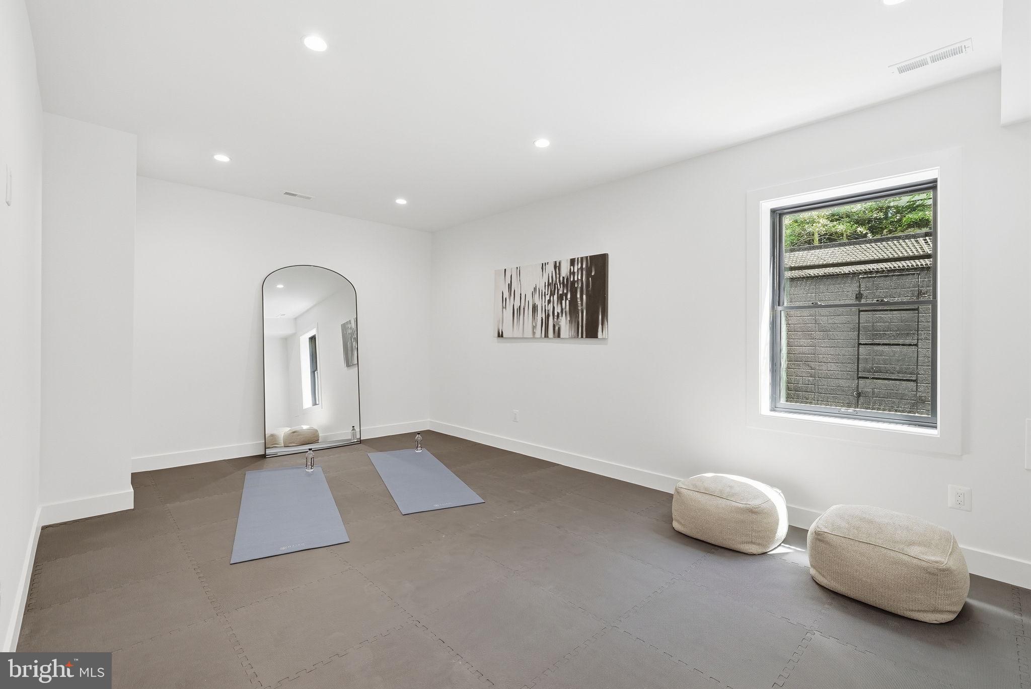 MANTUA - Residential