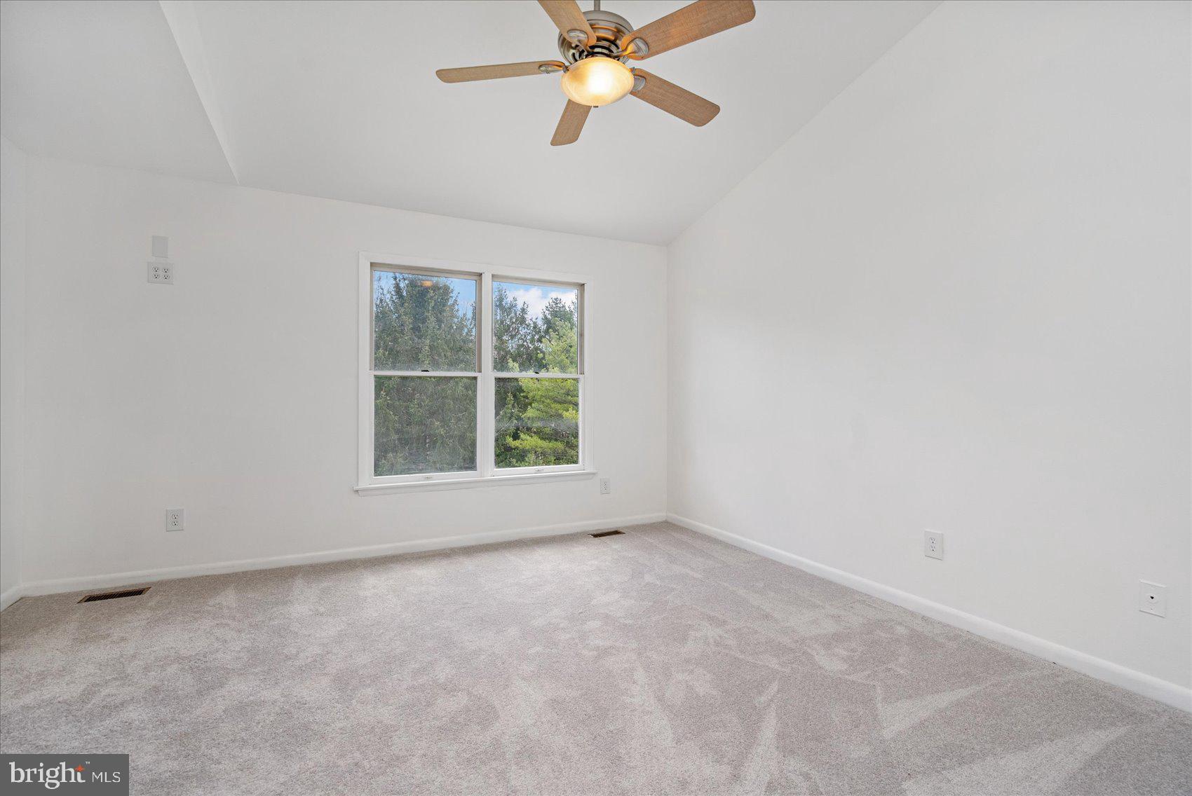 CONSTANT FRIENDSHIP - Residential